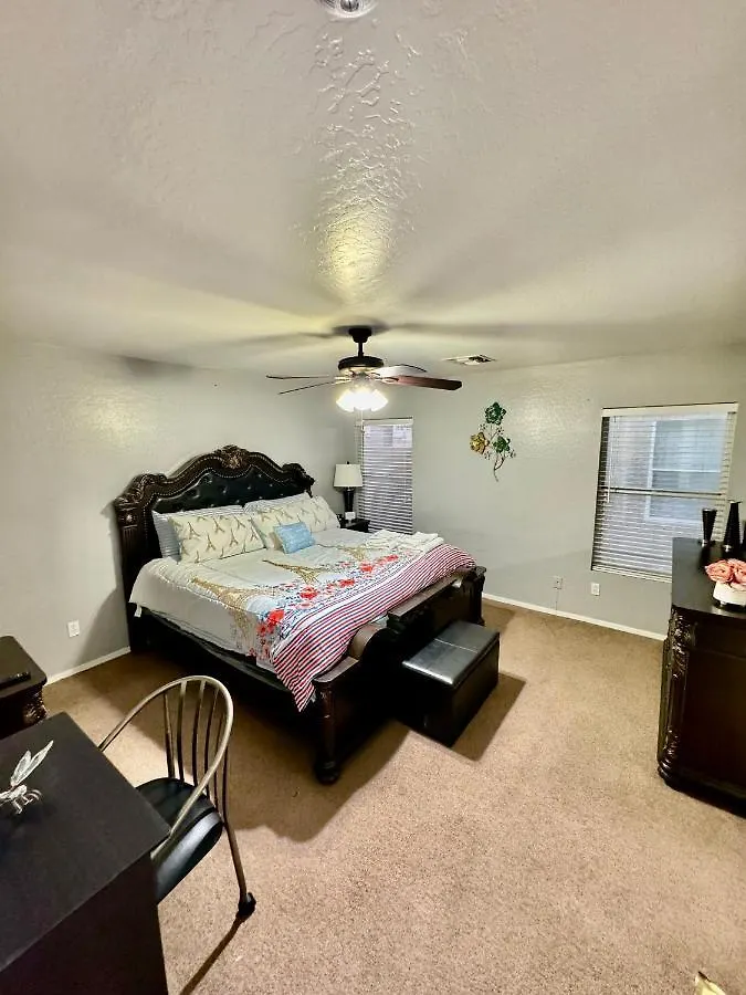 פיניקס West Phx Cozy King Suit With Private Bathroom Inside A House