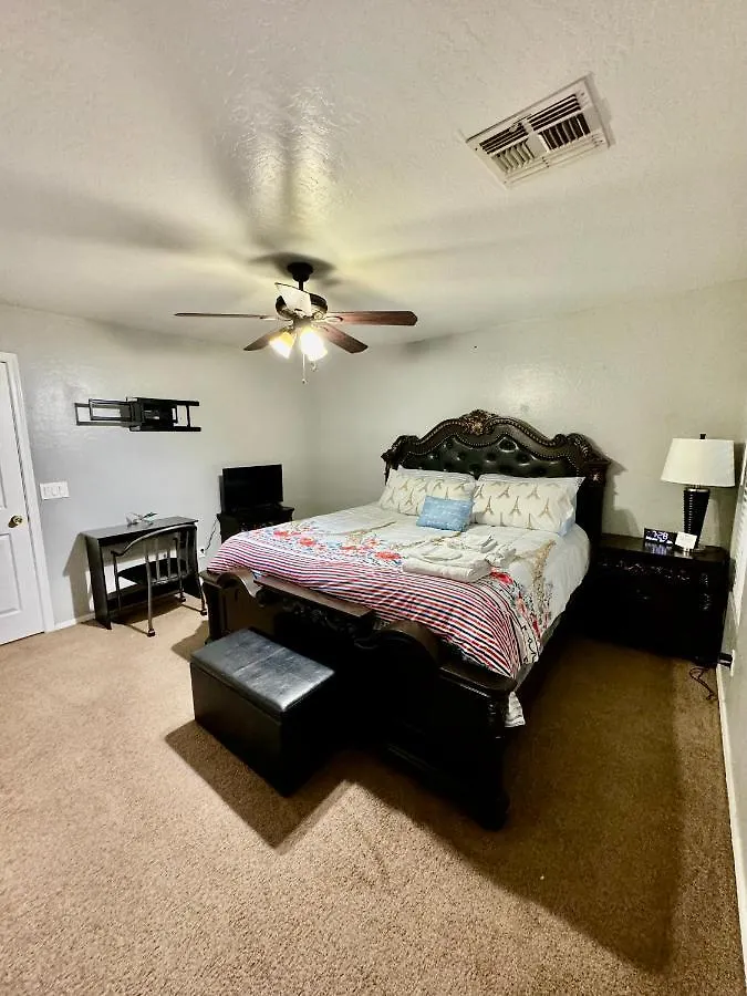 בית אירוח פיניקס West Phx Cozy King Suit With Private Bathroom Inside A House ארצות הברית