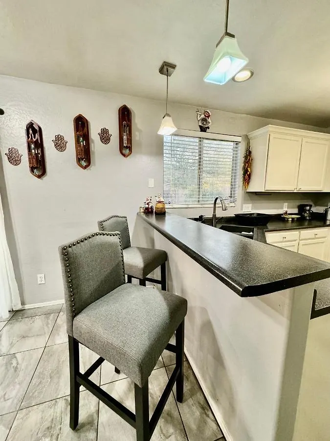 פיניקס West Phx Cozy King Suit With Private Bathroom Inside A House