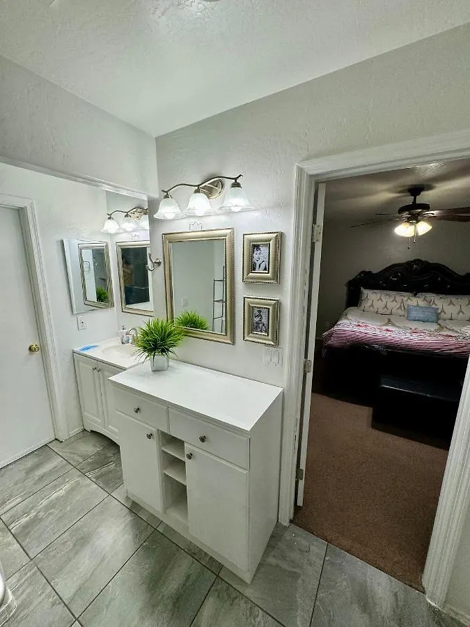 בית אירוח פיניקס West Phx Cozy King Suit With Private Bathroom Inside A House